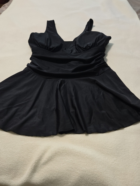 Source Unknown Other - Black Ruched Fit-and-Flare Women's Swim Top